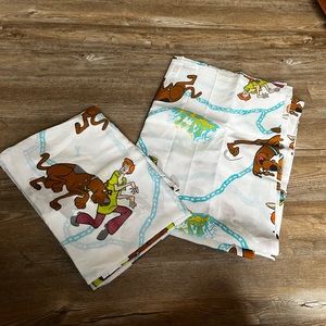 Scooby-Doo Twin Size Loose Fit Sheets.